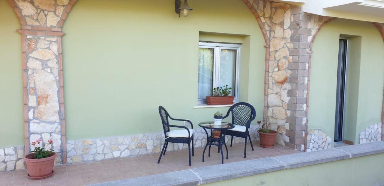 Villa Renzo E Lucia Sant Isidoro  Extérieur photo